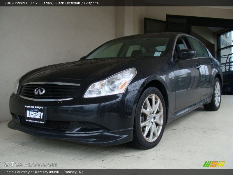 Front 3/4 View of 2009 G 37 x S Sedan