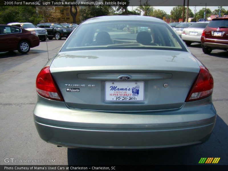 Light Tundra Metallic / Medium/Dark Pebble Beige 2006 Ford Taurus SE