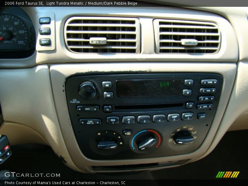 Light Tundra Metallic / Medium/Dark Pebble Beige 2006 Ford Taurus SE
