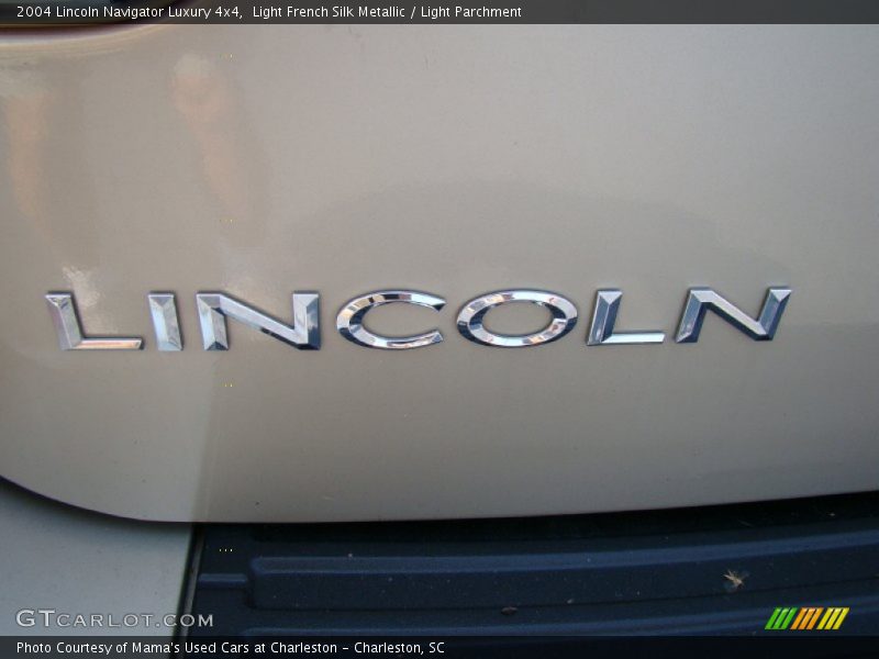 Light French Silk Metallic / Light Parchment 2004 Lincoln Navigator Luxury 4x4
