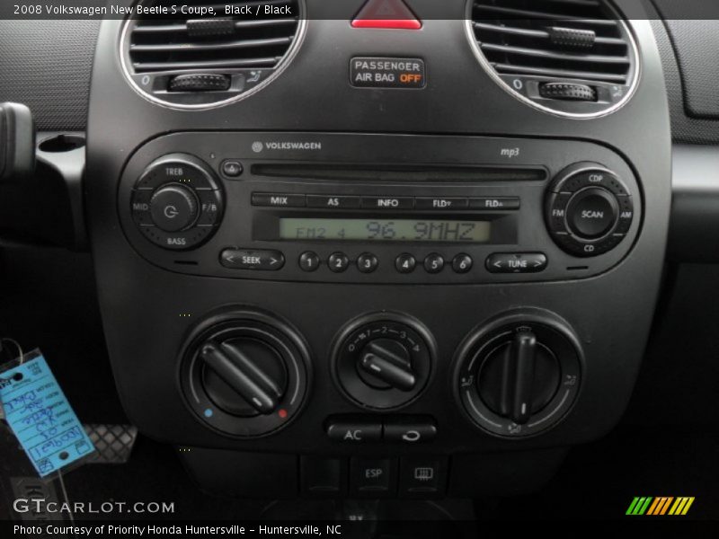 Controls of 2008 New Beetle S Coupe