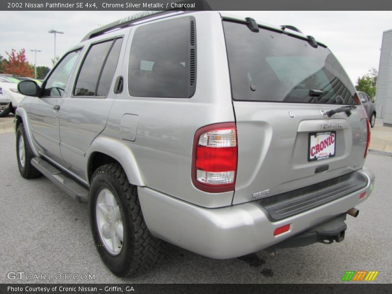 Chrome Silver Metallic / Charcoal 2002 Nissan Pathfinder SE 4x4