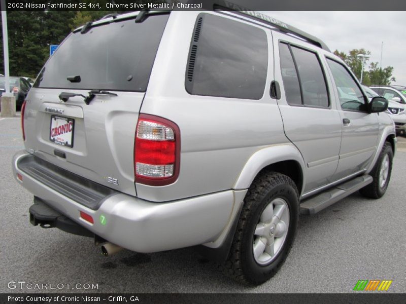 Chrome Silver Metallic / Charcoal 2002 Nissan Pathfinder SE 4x4
