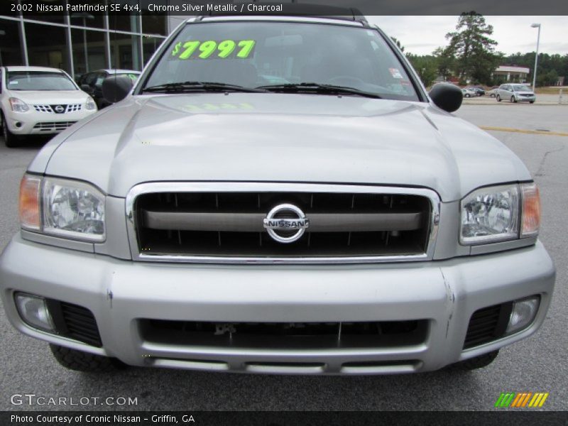 Chrome Silver Metallic / Charcoal 2002 Nissan Pathfinder SE 4x4