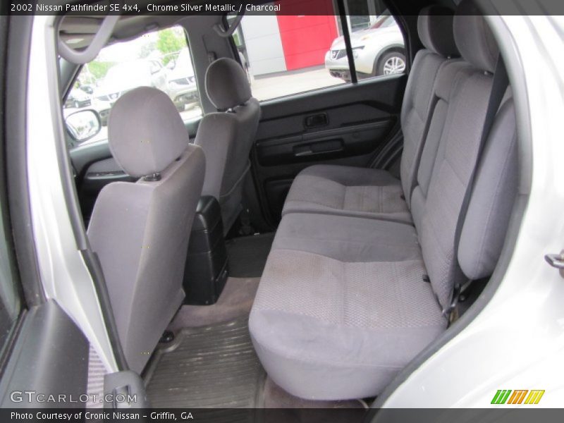 Chrome Silver Metallic / Charcoal 2002 Nissan Pathfinder SE 4x4