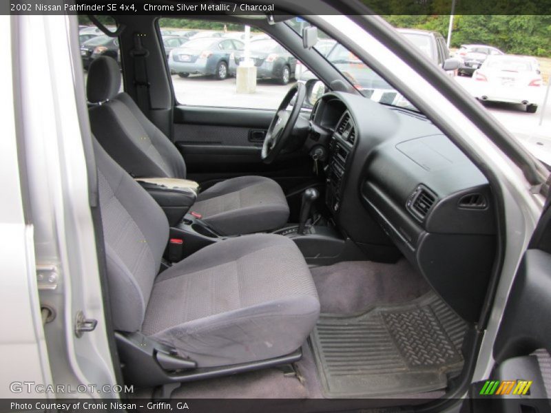 Chrome Silver Metallic / Charcoal 2002 Nissan Pathfinder SE 4x4
