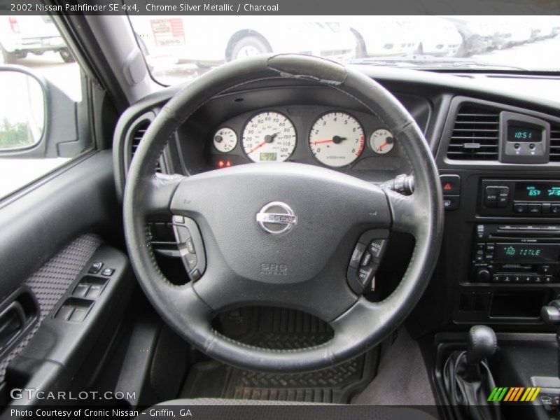 Chrome Silver Metallic / Charcoal 2002 Nissan Pathfinder SE 4x4