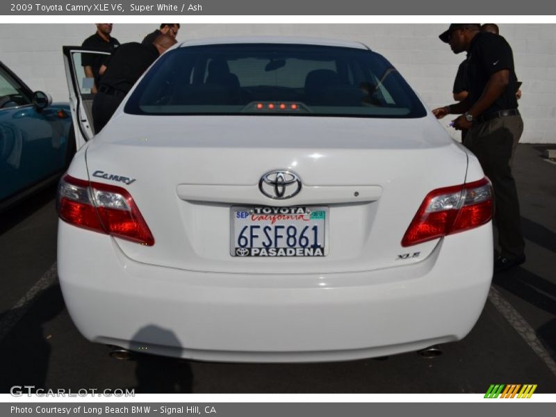 Super White / Ash 2009 Toyota Camry XLE V6