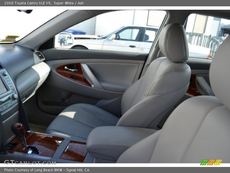 Super White / Ash 2009 Toyota Camry XLE V6