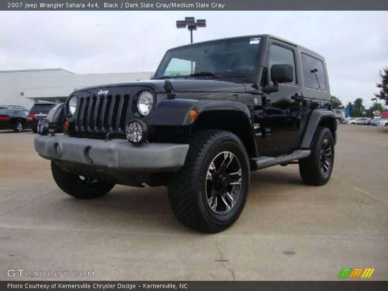 Front 3/4 View of 2007 Wrangler Sahara 4x4