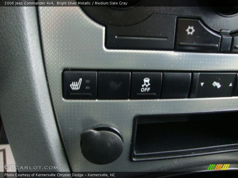 Bright Silver Metallic / Medium Slate Gray 2006 Jeep Commander 4x4
