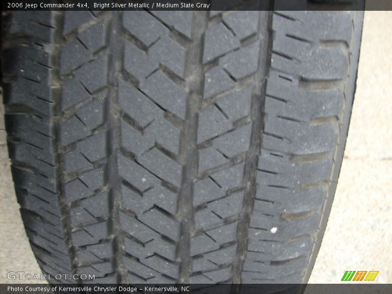 Bright Silver Metallic / Medium Slate Gray 2006 Jeep Commander 4x4