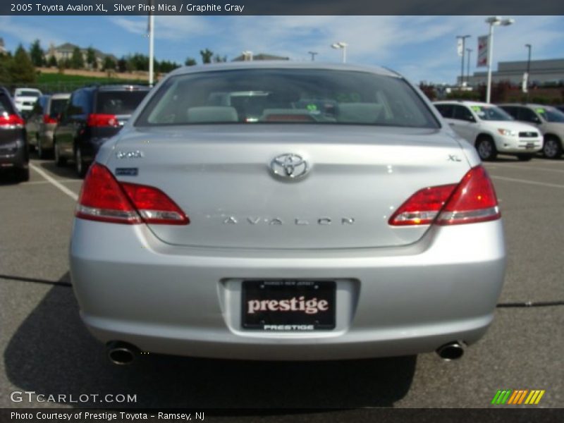 Silver Pine Mica / Graphite Gray 2005 Toyota Avalon XL