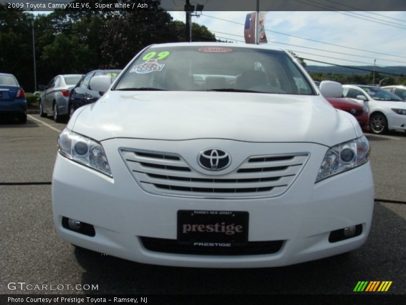 Super White / Ash 2009 Toyota Camry XLE V6