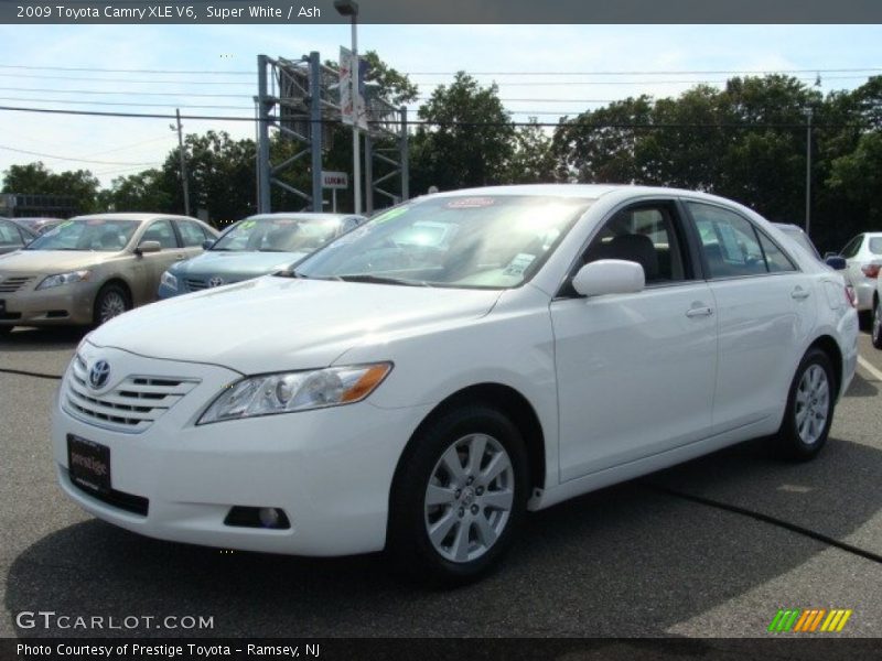 Super White / Ash 2009 Toyota Camry XLE V6