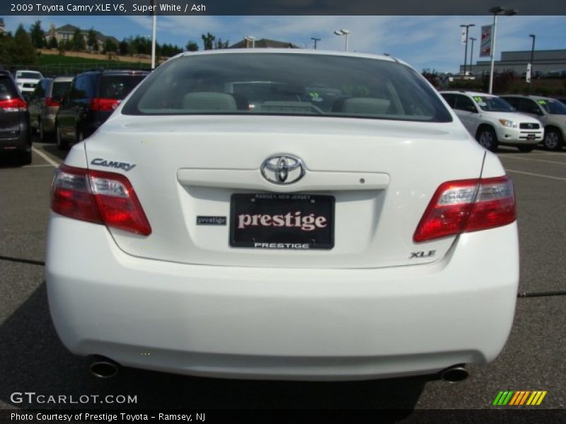 Super White / Ash 2009 Toyota Camry XLE V6