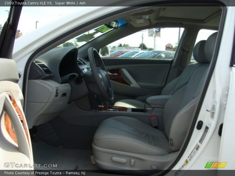 Super White / Ash 2009 Toyota Camry XLE V6