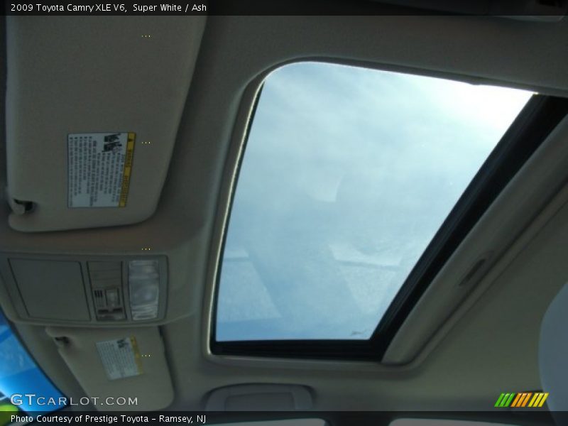 Super White / Ash 2009 Toyota Camry XLE V6