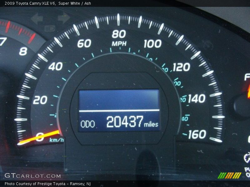 Super White / Ash 2009 Toyota Camry XLE V6