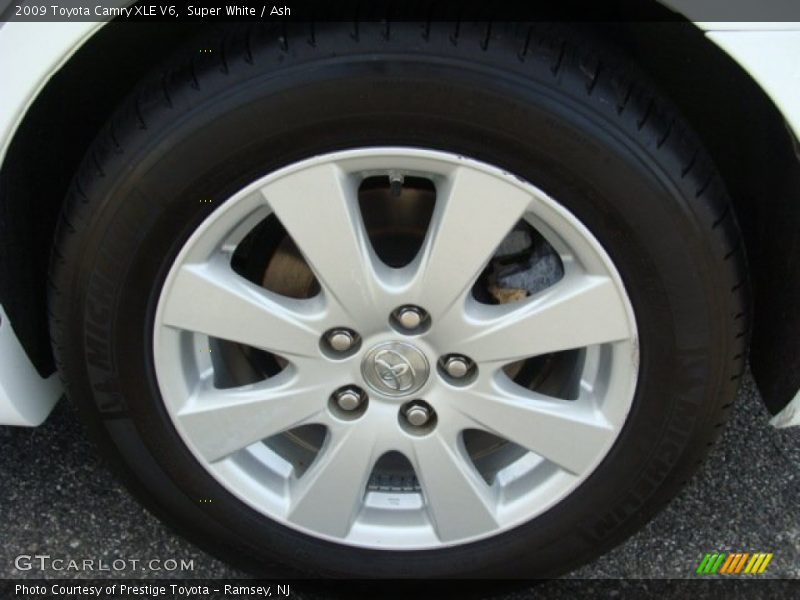 Super White / Ash 2009 Toyota Camry XLE V6