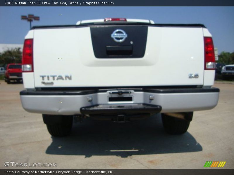 White / Graphite/Titanium 2005 Nissan Titan SE Crew Cab 4x4
