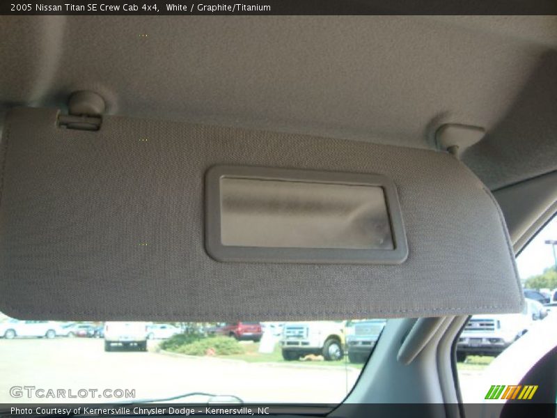 White / Graphite/Titanium 2005 Nissan Titan SE Crew Cab 4x4
