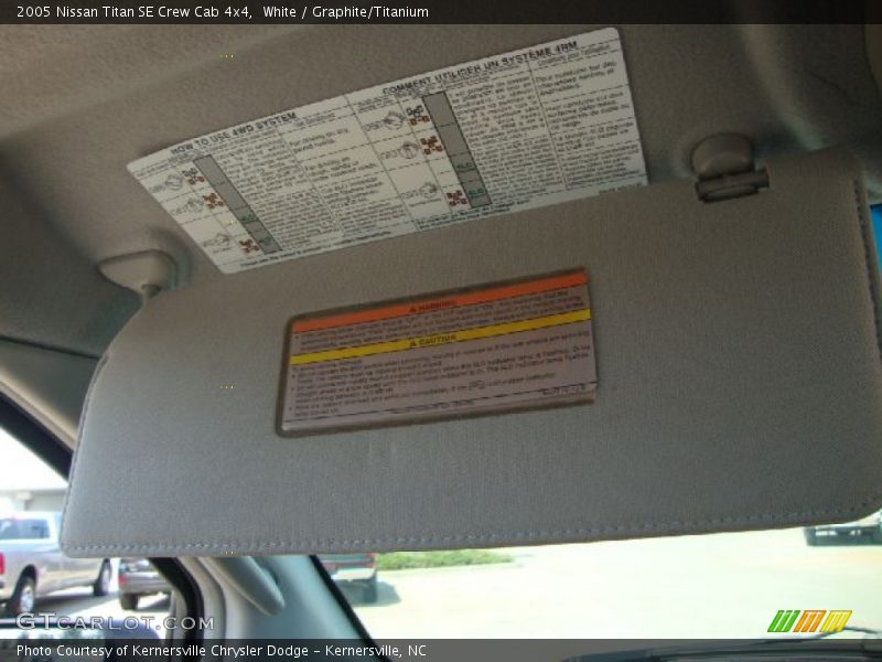 White / Graphite/Titanium 2005 Nissan Titan SE Crew Cab 4x4