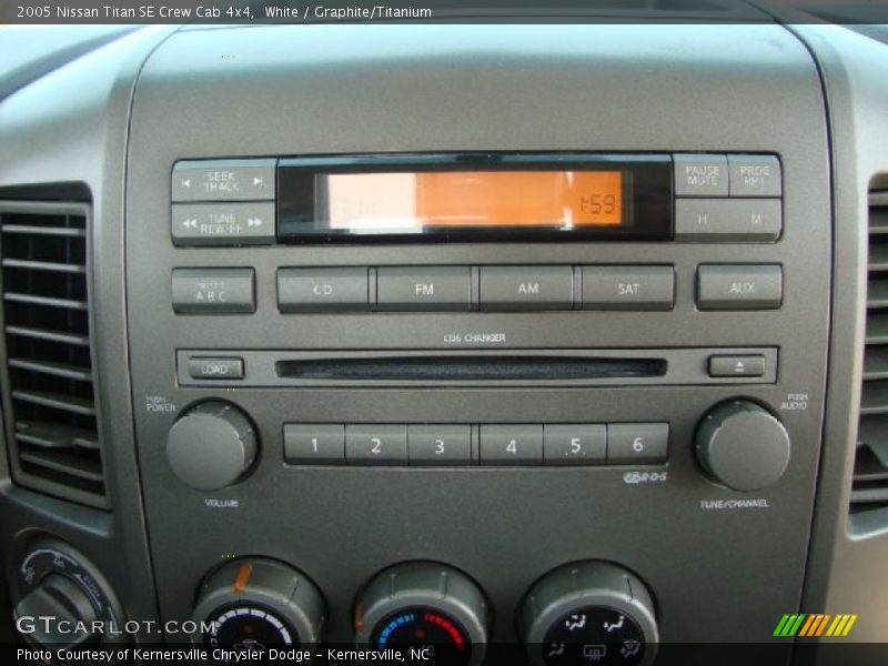White / Graphite/Titanium 2005 Nissan Titan SE Crew Cab 4x4