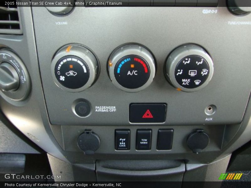 White / Graphite/Titanium 2005 Nissan Titan SE Crew Cab 4x4