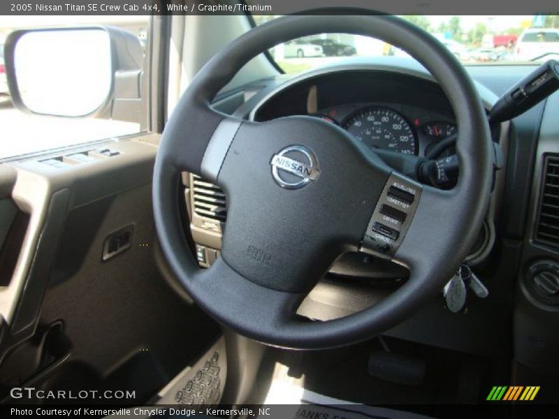 White / Graphite/Titanium 2005 Nissan Titan SE Crew Cab 4x4