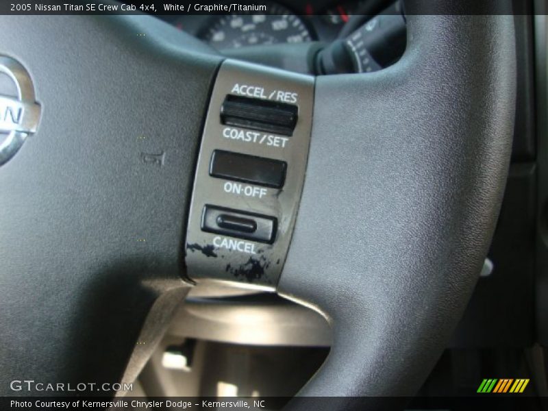 White / Graphite/Titanium 2005 Nissan Titan SE Crew Cab 4x4