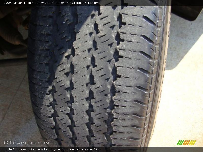 White / Graphite/Titanium 2005 Nissan Titan SE Crew Cab 4x4