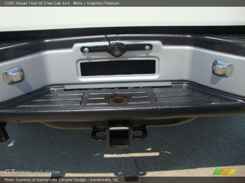 White / Graphite/Titanium 2005 Nissan Titan SE Crew Cab 4x4