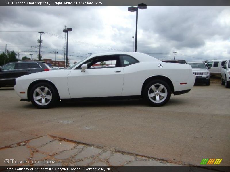 Bright White / Dark Slate Gray 2011 Dodge Challenger SE