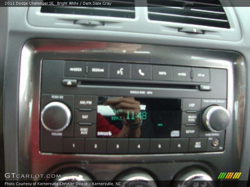 Bright White / Dark Slate Gray 2011 Dodge Challenger SE