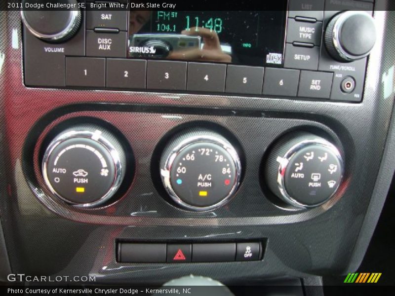 Bright White / Dark Slate Gray 2011 Dodge Challenger SE