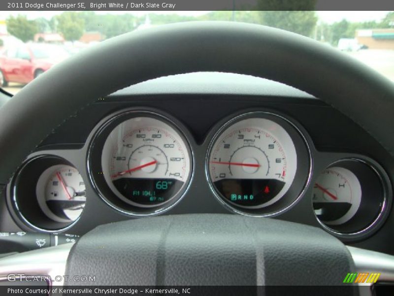 Bright White / Dark Slate Gray 2011 Dodge Challenger SE