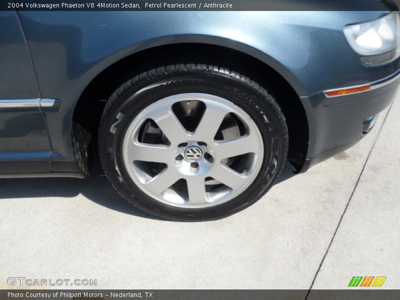  2004 Phaeton V8 4Motion Sedan Wheel
