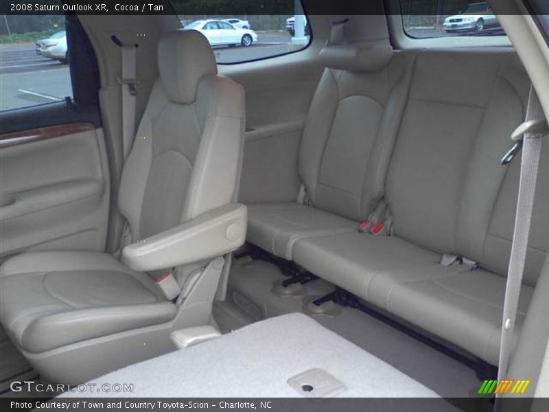 Cocoa / Tan 2008 Saturn Outlook XR