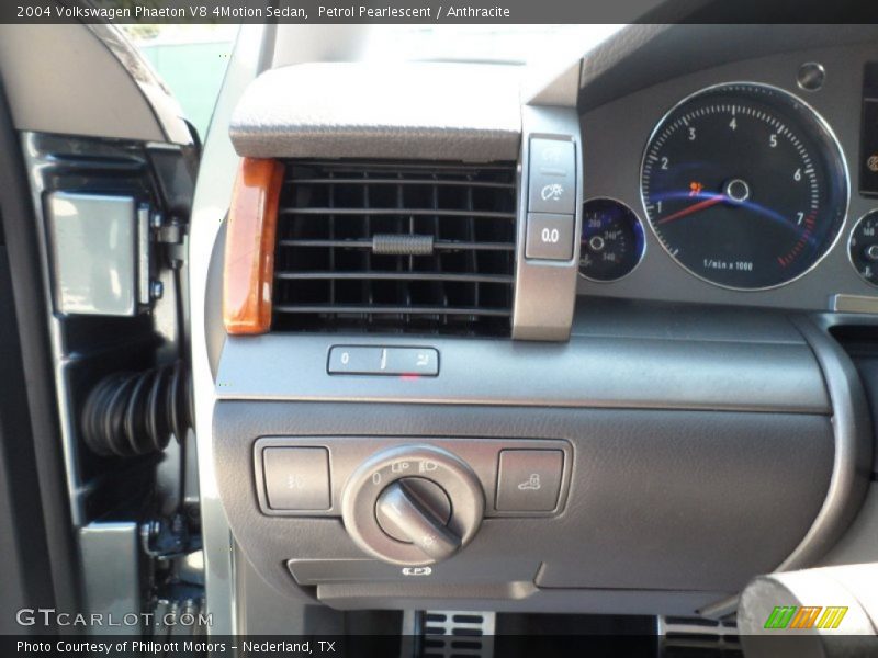 Controls of 2004 Phaeton V8 4Motion Sedan