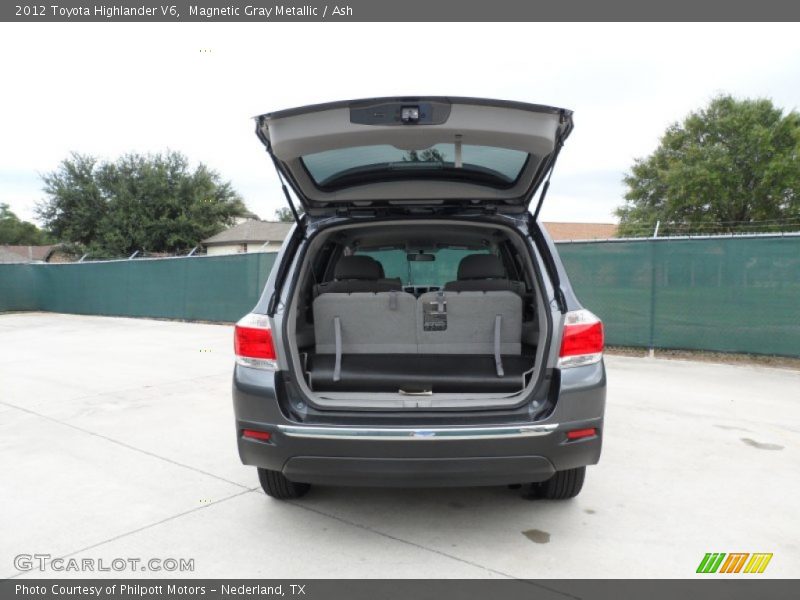  2012 Highlander V6 Trunk