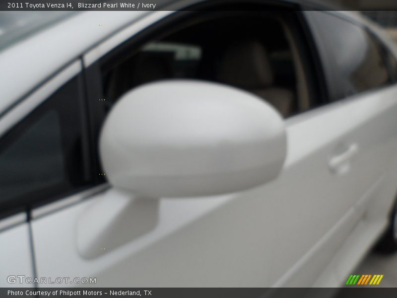Blizzard Pearl White / Ivory 2011 Toyota Venza I4