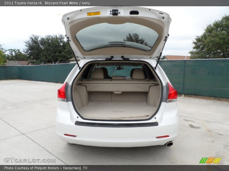 Blizzard Pearl White / Ivory 2011 Toyota Venza I4