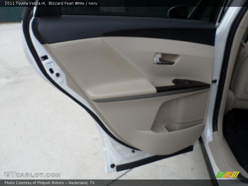 Blizzard Pearl White / Ivory 2011 Toyota Venza I4