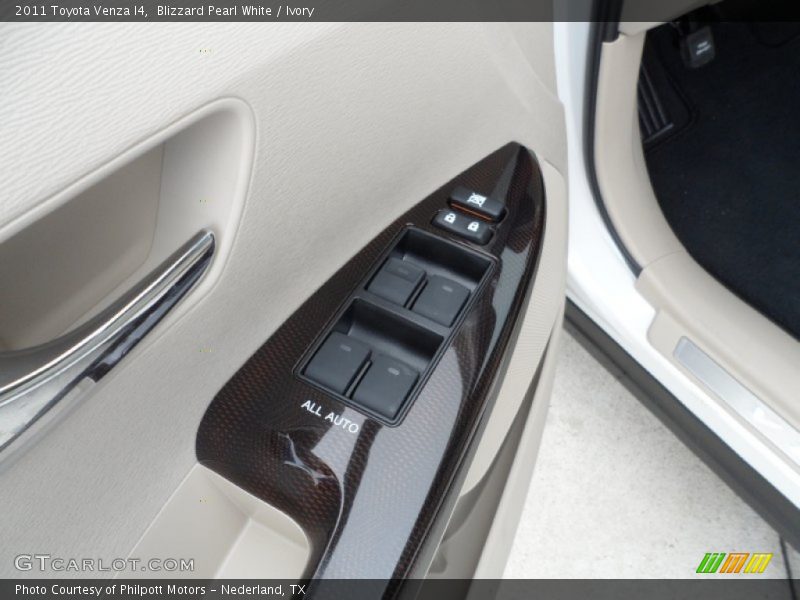 Blizzard Pearl White / Ivory 2011 Toyota Venza I4