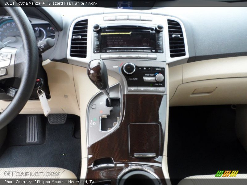 Blizzard Pearl White / Ivory 2011 Toyota Venza I4