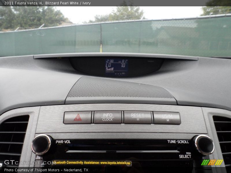 Blizzard Pearl White / Ivory 2011 Toyota Venza I4