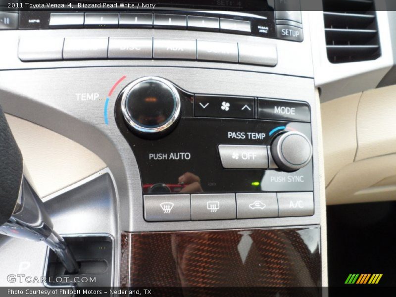 Blizzard Pearl White / Ivory 2011 Toyota Venza I4