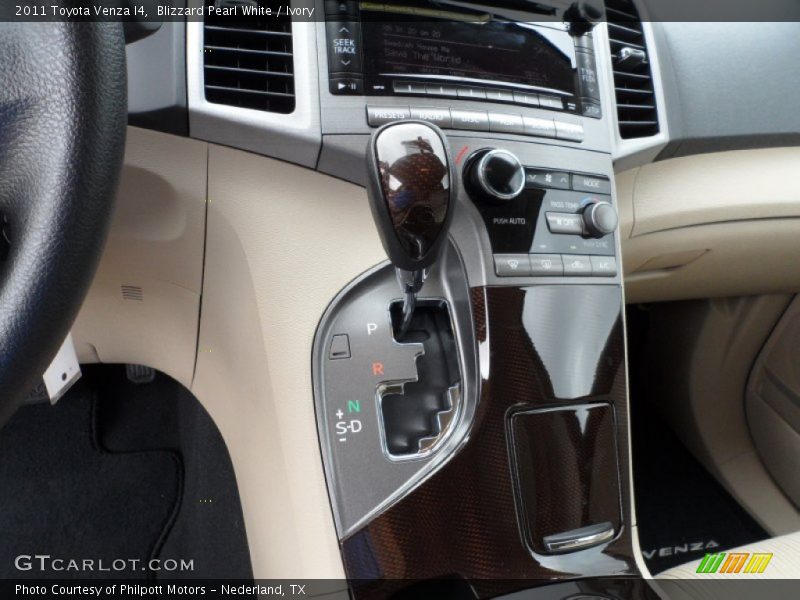 Blizzard Pearl White / Ivory 2011 Toyota Venza I4