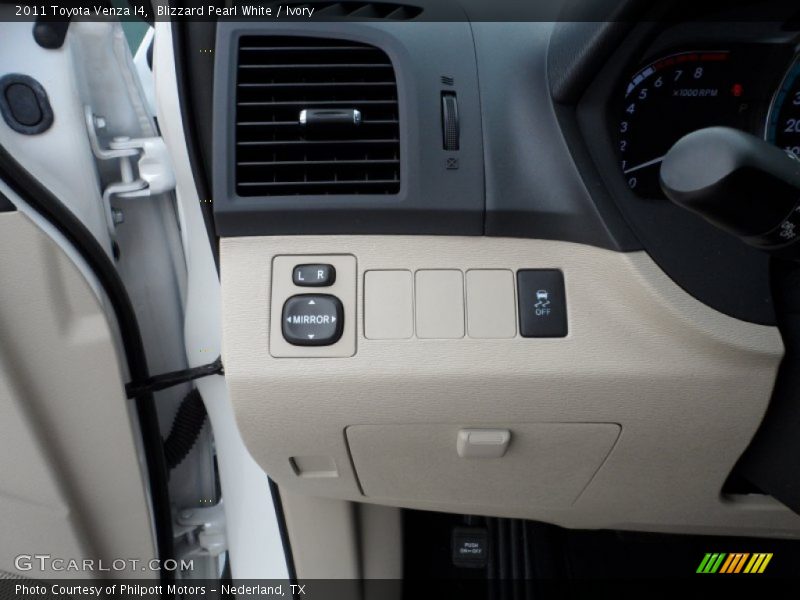 Blizzard Pearl White / Ivory 2011 Toyota Venza I4